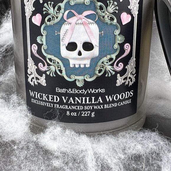 Bath & Body Works Wicked Vanilla Woods Halloween 2025 Single Wick Candle Skull - Picture 4 of 9